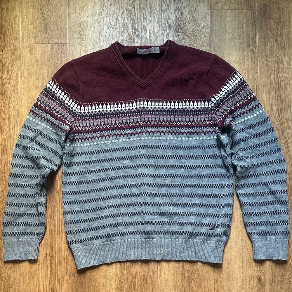 Nautica Men's V-Neck Fall Winter Holiday Sweater in Burgundy and‎ Gray